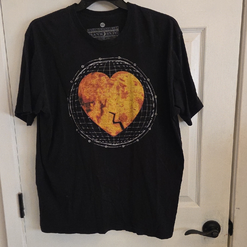 Keith Urban Concert Black Graphic Tee with Yellow Heart Design